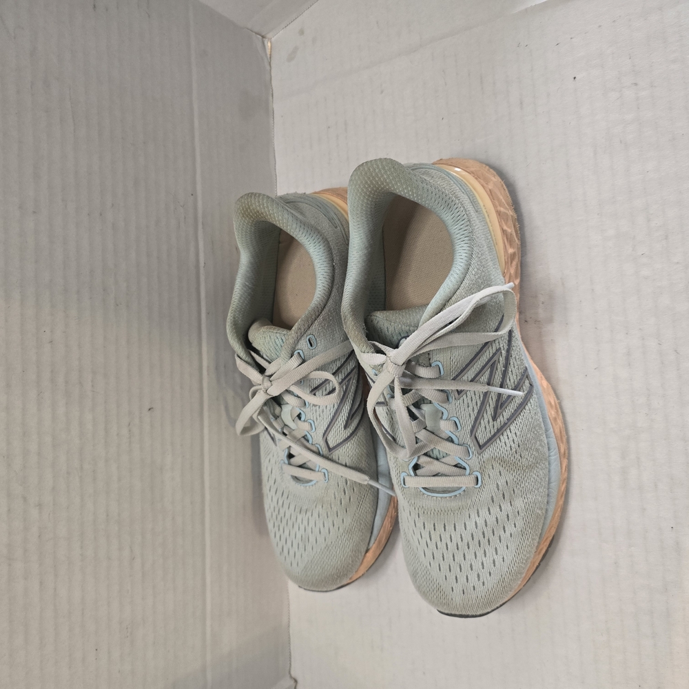 Sleek Gray and Tan Athletic Shoes with Knit Fabric